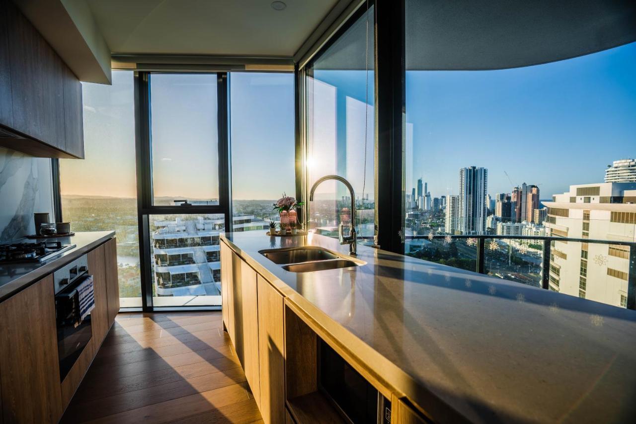 2 Bedroom Luxurious Family Apartment Next To Pacific Fair - Broadbeach Gold Coast Gc22 Εξωτερικό φωτογραφία