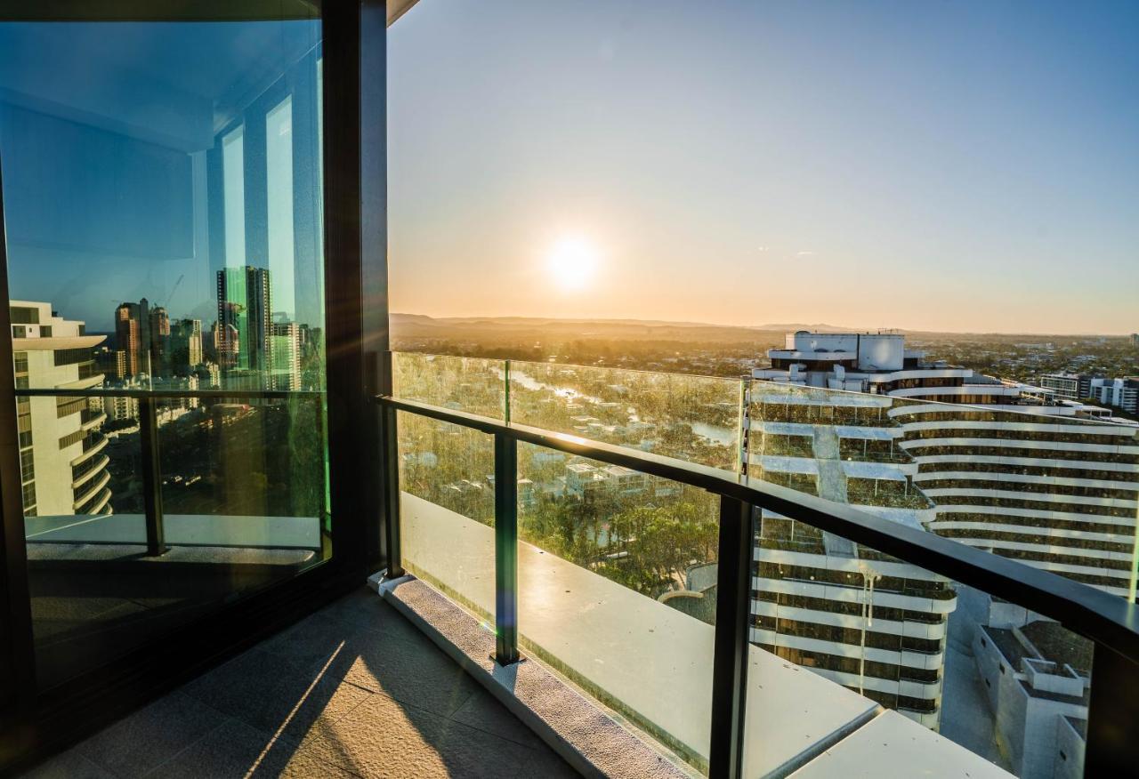 2 Bedroom Luxurious Family Apartment Next To Pacific Fair - Broadbeach Gold Coast Gc22 Εξωτερικό φωτογραφία
